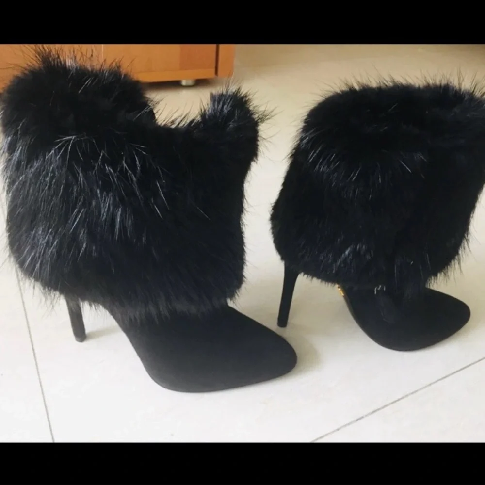 Prada. Black Heels. 4 1/2 inches. Size 6/36. Elegant. - Picture 2 of 6